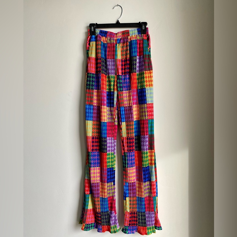 2-piece set Dressed in LALA Long Sleeve Plissé Set in Fun House Print - Picture 8 of 16